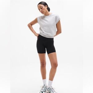 Athleta Salutation Stash High Rise 7" Short Black